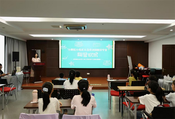 ��С���B(ni��o)����ʢ���xĻ�Y���ж��������y��(��i)ǰ�У����������B(ni��o)���L(zh��ng)Ӌ(j��)�����]�I(y��ng)�xʽ�A�M(m��n)�Y(ji��)��