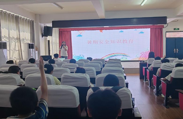 ���������(du��)����ͯ���а�ȫ·�����ڰ�ȫ�n�Þ���L(zh��ng)�o(h��)��