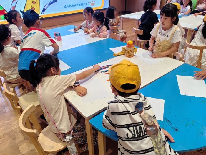 ����x�c(di��n)��ͯ�ģ��ԅf(xi��)�����f�����Ͼ�������W(xu��)̩�݌W(xu��)Ժ���t����ī�����������(sh��)�`�o(j��)��(sh��)��12��