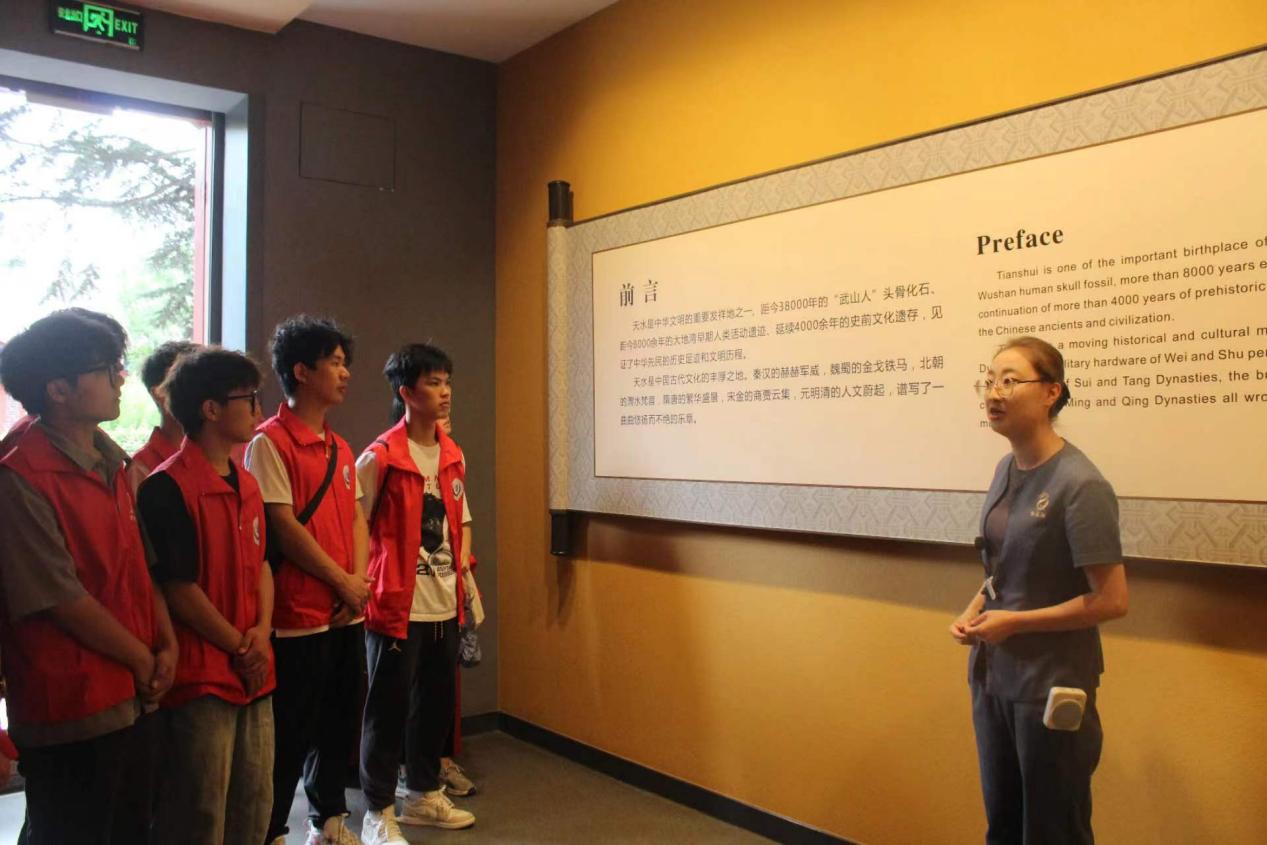 �L����W(xu��)�W(xu��)�������l(xi��ng)��׷���tɫ���E���s�m(x��)�tɫ���}