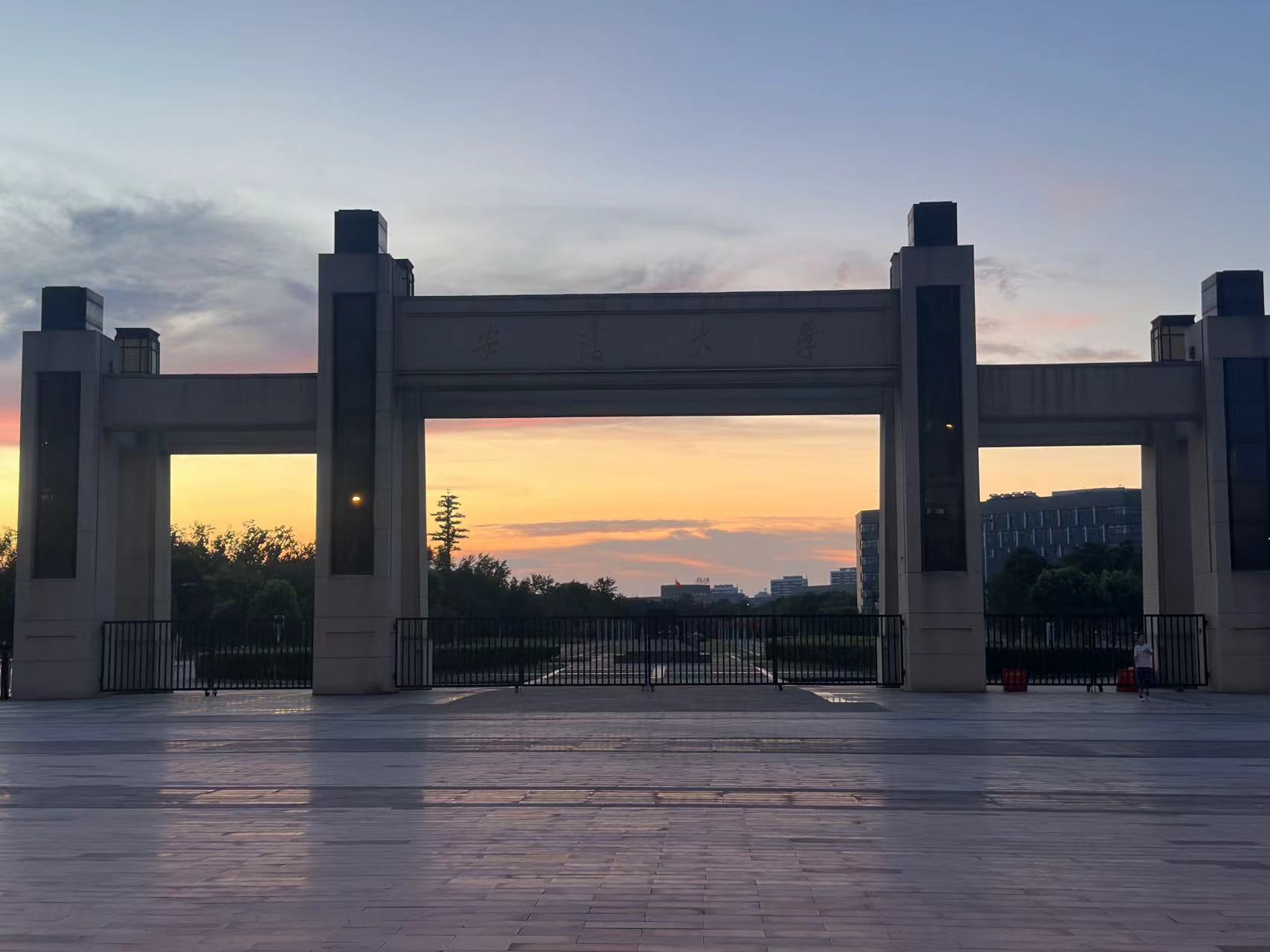 �۽��¹��ưl(f��)չ�����B(y��ng)�r(sh��)���˲�