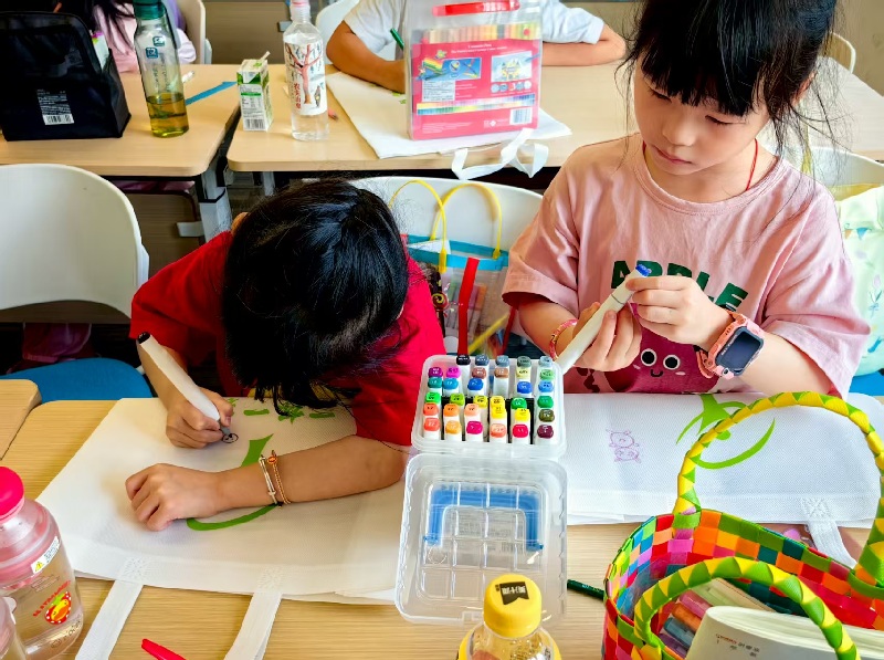 ���L�L�;Gɫ��(m��ng)���t����ī�F(tu��n)�(du��)�_չ�h(hu��n)�������L��(chu��ng)���n��